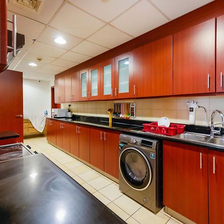 Lunar Cozy Hostel - Jbr Dubaj Zewnętrze zdjęcie