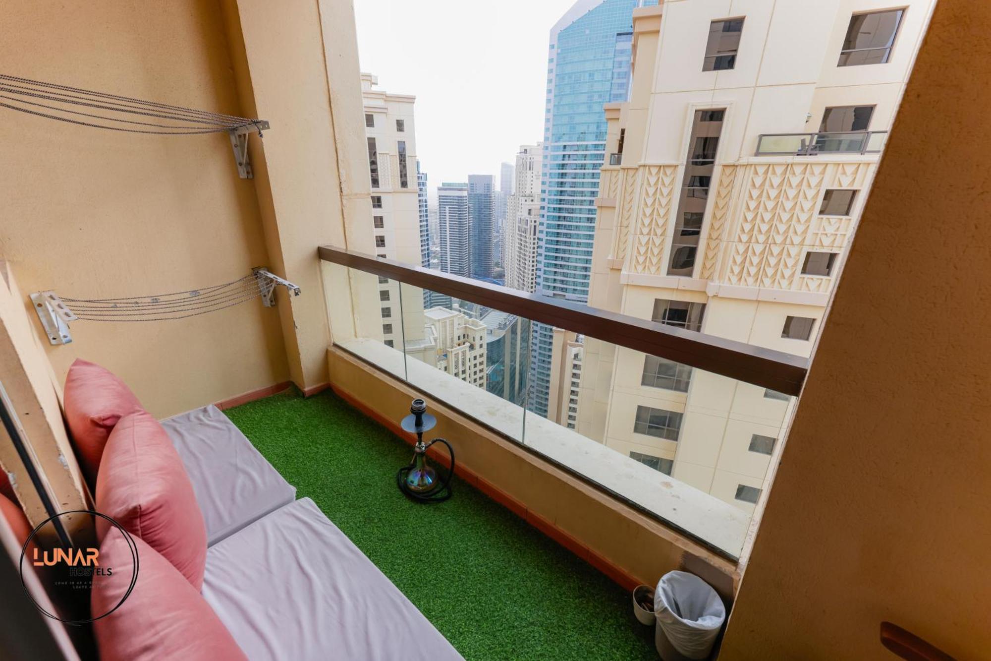 Lunar Cozy Hostel - Jbr Dubaj Zewnętrze zdjęcie